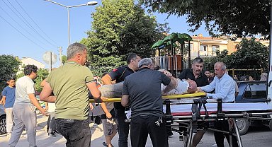 Bursa'da, otomobille çarpışan motosikletli ağır yaralandı