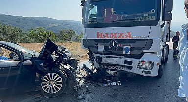 Bursa'da TIR ile otomobil çarpıştı; 1 ölü, 2 yaralı