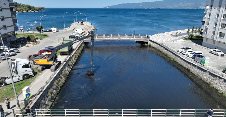 Büyükşehir’den Karsak Deresi’nde kapsamlı temizlik