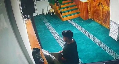 Caminin yardım kutusu ile müezzinin cüzdanını çaldı