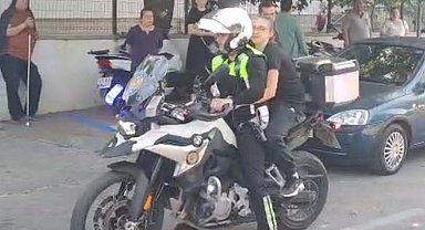 Çanakkale'de sınava geç kalan öğrencileri polisler yetiştirdi