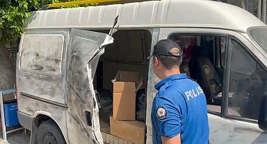 Cezaevindeki ağabeyinin minibüsünü uyuşturucu hap deposuna dönüştürmüş