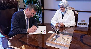 Cumhurbaşkanı Yardımcısı Cevdet Yılmaz kurban vekaletini Türk Kızılay'a verdi