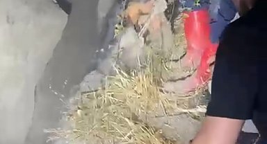 Daha önce 1 kişinin öldüğü heyelan bölgesindeki çukura düşen çocuk kurtarıldı; o anlar kamerada