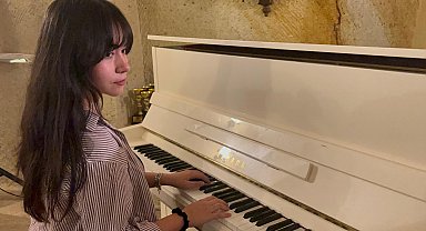 Depremde annesi ve kardeşini kaybeden Dicle, piyano yarışmasında bestesiyle birinci oldu