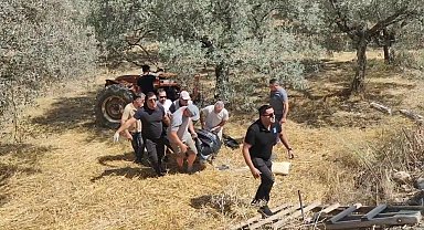 Devrilen traktörün altında kalan sürücü öldü