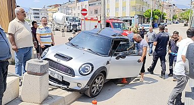 Direksiyon başında epilepsi nöbeti geçiren sürücü, kazada yaralandı