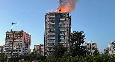 Diyarbakır'da 13 katlı apartmanda yangın paniği; 38 kişi sepetli vinç yardımıyla kurtarıldı