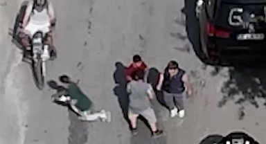 Düğün konvoyunun önünü kesmek isteyen çocuğa motosiklet çarptı; o anlar dronla görüntülendi