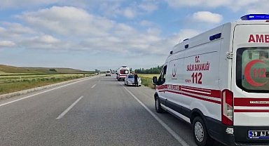 Düğünden dönenleri taşıyan minibüs şarampole devrildi: 1'i ağır, 17 yaralı