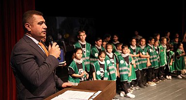 Düzce'deki öğrencilerden Gazze için tiyatro gösterimi