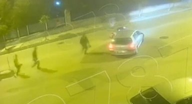 Edirne'de bekçilerin 'dur' ihtarına uymayan motosikletli, otomobille çarpıştı; kaza kamerada