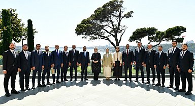 Emine Erdoğan, TÜGVA Yönetim Kurulu ile bir araya geldi