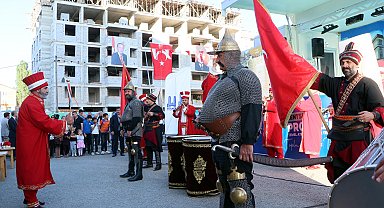 Erzurum'da mehteran takımının seslendirdiği hücum marşının ardından temel atıldı, anahtar teslimi yapıldı