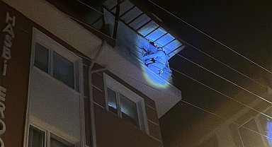 Eşiyle tartışıp çatıya çıktı