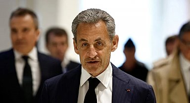 Eski Fransa Cumhurbaşkanı Sarkozy'nin onur nişanı geri alındı