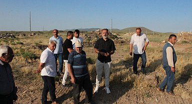 Ev sahibi olmak isteyen 25 köylüyü dolandırdığı öne sürülen müteahhit hakkında suç duyurusu