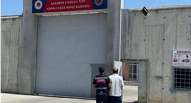 Evin bir odasını uyuşturucu imalathanesine çevirmişler; 1 tutuklama