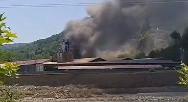 Fabrikada çıkan yangında yemekhane kullanılamaz hale geldi