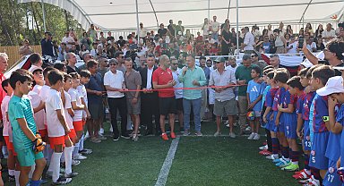 Futbol sahası açan Yılmaz Erdoğan: Türkiye'de yetenek sıkıntısı yok, önemli olan onlara alan tanımak