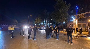 Gaziantep'te hafif ticari araç ile otomobil çarpıştı: 5 ölü, 2 yaralı