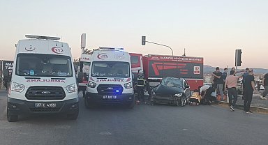 Gaziantep'te TIR ile otomobil çarpıştı: 2 yaralı