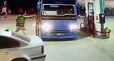 Hatlarına dahil edilen özel halk otobüslerine taş, sopa ve tabancayla saldırdılar; o anlar kamerada