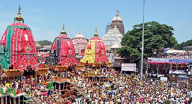 Hindistan'daki festivalde izdiham: 3 ölü