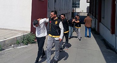 Husumetlisi zannedip, kapıda bekleyen kardeşi öldürdü