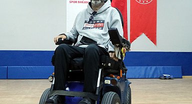 İnşaattan düşüp felç oldu, boccia ile hayata tutundu