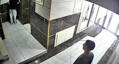 İş hanına girip tuvaletini yaptı, arkadaşı kameranın açısını değiştirdi