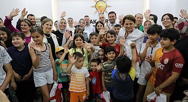 İstanbul - AK Parti Kadın Kolları'nın 'İş'te Kadın Kardeşim Projesi' ile bin 500 çocuğa bayramlık kıyafet alındı