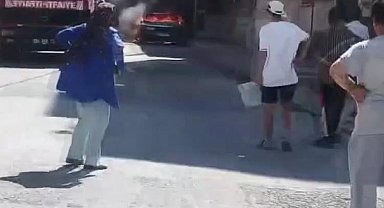 İstanbul - Arnavutköy'de park halindeki araç alev alev yandı; yangın bitişikteki binaya sıçradı