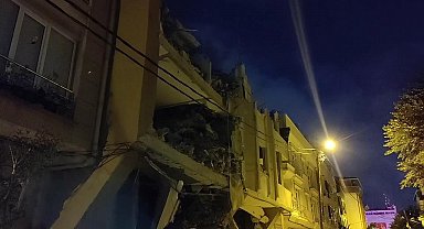 İstanbul - Avcılar'da 6 katlı binada kısmi çökme; çevresindeki binalar tahliye edildi -1