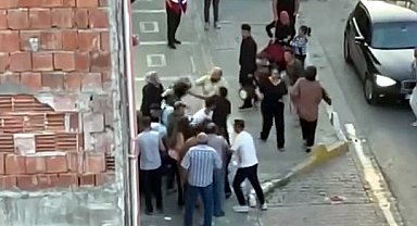 İstanbul - Avcılar'da iki grup arasında sokakta kavga kamerada