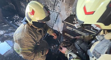 İstanbul- Avcılar'da prizde unutulan ütü nedeniyle yangın çıktı