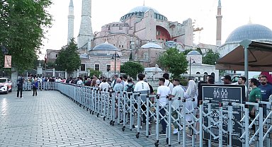 İstanbul - Ayasofya'da bayram namazını kıldılar