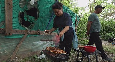 İstanbul - Bayramı İstanbul'da geçirenler sahillere ve yeşil alanlara akın etti: Şile yolunda yoğunluk oluştu