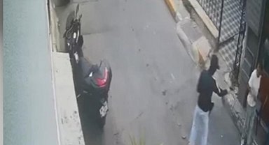 İstanbul - Beyoğlu'nda kıraathane önünde silahlı saldırı kamerada: Saldırganın 23 suç kaydı olduğu ortaya çıktı