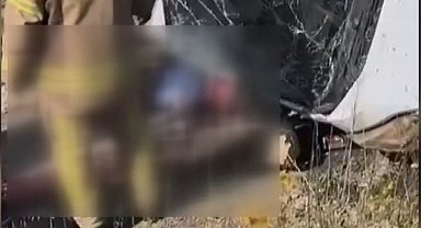 İstanbul- Çatalca'da bariyere çarpan minibüs takla attı: 1 ölü