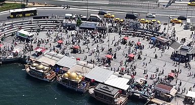 İstanbul - Eminönü'nde bayram yoğunluğu havadan görüntülendi