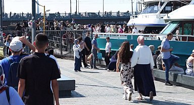 İstanbul- Eminönü'nde bayramın son gününde de yoğunluk devam etti