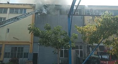 İstanbul - Esenyurt'ta bebek bezi fabrikasında çıkan yangın söndürüldü; 1 itfaiye eri yaralandı Ek görüntüyle