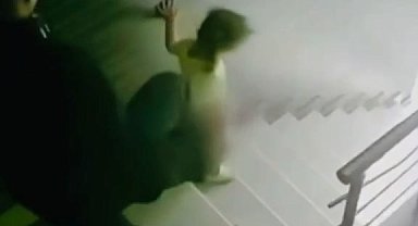 İstanbul- Eyüpsultan'da, apartmanda kızına şiddet uygulayan baba gözaltına alındı