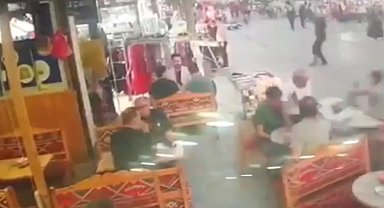 İstanbul- Gaziosmanpaşa'da sürücüsünün kontrolünden çıkan motosiklet kafeteryaya daldı