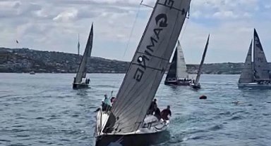 İstanbul - İstanbul Boğazı'ndaki yelken yarışlarında kazadan dönüldü; o anlar kamerada