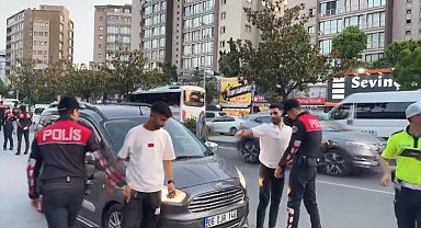 İstanbul - İstanbul Emniyet Müdürü Yıldız, Esenyurt'ta uygulamaya katıldı