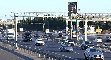 İstanbul - İstanbul'da sabah yola çıktılar; TEM Otoyolu'nda trafik oluştu -1