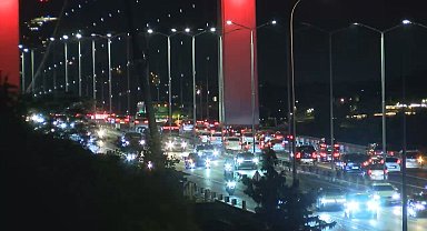 İstanbul - İstanbul'un çıkış güzergahlarında trafik yoğunluğu