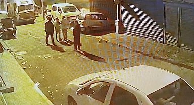 İstanbul - Kağıthane'de kavgada tek yumrukla aracın camını patlattı; araç sahibi hırsızlık sandı